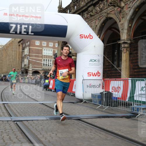 05.10.2025 - 20. swb-Marathon Bremen Yannick Fuchs http://msf.ph/oto/9236601 05.10.2025 10:38:29 Ziel 9809, 11430 meine-sportfotos.de