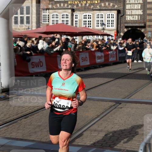 05.10.2025 - 20. swb-Marathon Bremen Yannick Fuchs http://msf.ph/oto/9236602 05.10.2025 11:05:46 Ziel 7654, 9210, 9335, 9419, 10426, 10437, 10843, 10844, 10999, 11164, 11604, 11681 meine-sportfotos.de