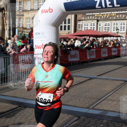 05.10.2025 - 20. swb-Marathon Bremen Yannick Fuchs http://msf.ph/oto/9236611 05.10.2025 11:05:46 Ziel 7654, 9210, 9335, 9419, 10426, 10437, 10843, 10844, 10999, 11164, 11604, 11681 meine-sportfotos.de