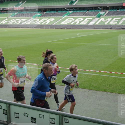 05.10.2025 - 20. swb-Marathon Bremen Michael Burmester http://msf.ph/oto/9236615 05.10.2025 10:32:27 Laufen im Stadion 7165, 7193, 8118, 8326, 8333, 8888, 9176, 9187, 9226, 9238, 9268, 9284, 9313, 9318, 9415, 9427, 9436, 9439, 9456, 9475, 9494, 9514, 9517, 9548, 9621, 9701, 9776, 9807, 9830, 9834, 9868, 9871, 9939, 9956, 9957, 9985, 10007, 10019, 10038, 10046, 10057, 10064, 10075, 10128, 10174, 10215, 10242, 10262, 10326, 10327, 10349, 10369, 10385, 10388, 10416, 10436, 10460, 10468, 10487, 10616, 10662, 10785, 9172, 9196, 9506, 9903, 10014, 10020, 10222, 10719 meine-sportfotos.de