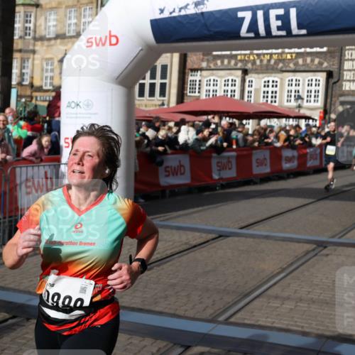 05.10.2025 - 20. swb-Marathon Bremen Yannick Fuchs http://msf.ph/oto/9236616 05.10.2025 11:05:46 Ziel 7654, 9210, 9335, 9419, 10426, 10437, 10843, 10844, 10999, 11164, 11604, 11681 meine-sportfotos.de
