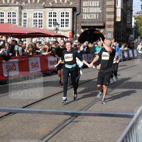 05.10.2025 - 20. swb-Marathon Bremen Yannick Fuchs http://msf.ph/oto/9236619 05.10.2025 11:05:47 Ziel 9210, 9335, 9419, 10197, 10437, 10529, 10843, 10844, 10999, 11164, 11604, 11681 meine-sportfotos.de