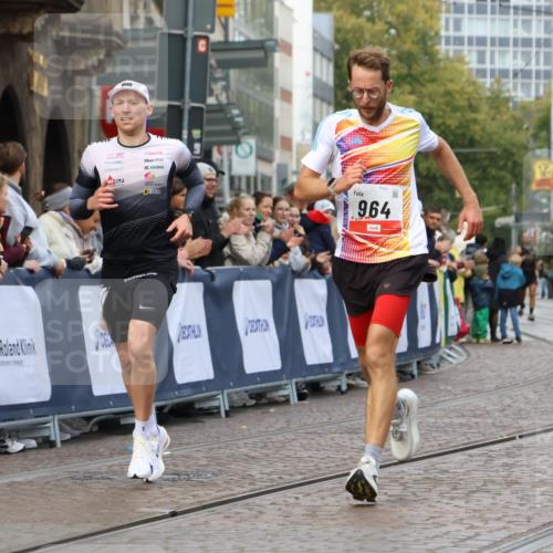 05.10.2025 - 20. swb-Marathon Bremen Strokosch-Dieckow http://msf.ph/oto/9236637 05.10.2025 12:39:56 Ziel 964, 1528 meine-sportfotos.de