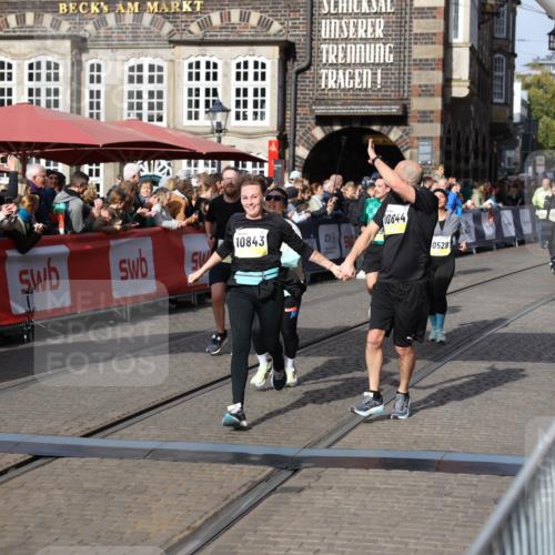 05.10.2025 - 20. swb-Marathon Bremen Yannick Fuchs http://msf.ph/oto/9236639 05.10.2025 11:05:47 Ziel 9210, 9335, 9419, 10197, 10437, 10529, 10843, 10844, 10999, 11164, 11604, 11681 meine-sportfotos.de
