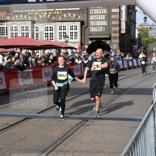 05.10.2025 - 20. swb-Marathon Bremen Yannick Fuchs http://msf.ph/oto/9236656 05.10.2025 11:05:48 Ziel 9210, 9335, 9419, 10197, 10437, 10529, 10843, 10844, 10999, 11604, 11681 meine-sportfotos.de