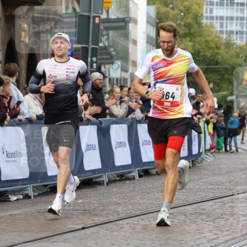 05.10.2025 - 20. swb-Marathon Bremen Strokosch-Dieckow http://msf.ph/oto/9236665 05.10.2025 12:39:56 Ziel 964, 1528 meine-sportfotos.de