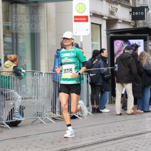 05.10.2025 - 20. swb-Marathon Bremen Strokosch-Dieckow http://msf.ph/oto/9236669 05.10.2025 10:44:52 Ziel 9202, 9290, 9396, 9678, 9885, 9963, 10091, 10431, 10634, 10822, 10898, 11346, 11362, 11488, 11715, 9202, 9290, 9396, 9678, 9885, 9963, 10091, 10431, 10634, 10822, 10898, 11346, 11362, 11488, 11715 meine-sportfotos.de