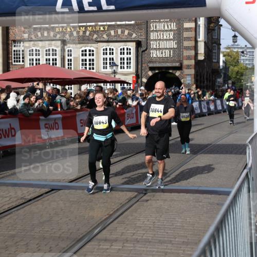 05.10.2025 - 20. swb-Marathon Bremen Yannick Fuchs http://msf.ph/oto/9236671 05.10.2025 11:05:48 Ziel 9210, 9335, 9419, 10197, 10437, 10529, 10843, 10844, 10999, 11604, 11681 meine-sportfotos.de