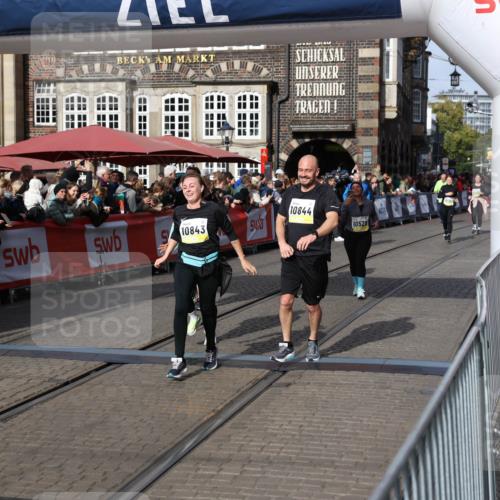 05.10.2025 - 20. swb-Marathon Bremen Yannick Fuchs http://msf.ph/oto/9236672 05.10.2025 11:05:48 Ziel 9210, 9335, 9419, 10197, 10437, 10529, 10843, 10844, 10999, 11604, 11681 meine-sportfotos.de