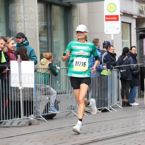 05.10.2025 - 20. swb-Marathon Bremen Strokosch-Dieckow http://msf.ph/oto/9236674 05.10.2025 10:44:52 Ziel 9202, 9290, 9396, 9678, 9885, 9963, 10091, 10431, 10634, 10822, 10898, 11346, 11362, 11488, 11715, 9202, 9290, 9396, 9678, 9885, 9963, 10091, 10431, 10634, 10822, 10898, 11346, 11362, 11488, 11715 meine-sportfotos.de