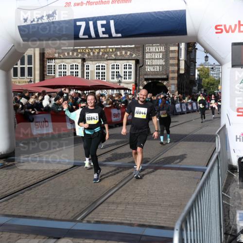 05.10.2025 - 20. swb-Marathon Bremen Yannick Fuchs http://msf.ph/oto/9236676 05.10.2025 11:05:48 Ziel 9210, 9335, 9419, 10197, 10437, 10529, 10843, 10844, 10999, 11604, 11681 meine-sportfotos.de
