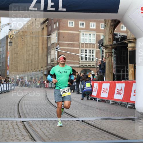 05.10.2025 - 20. swb-Marathon Bremen Yannick Fuchs http://msf.ph/oto/9236687 05.10.2025 10:38:30 Ziel 9809, 11430 meine-sportfotos.de