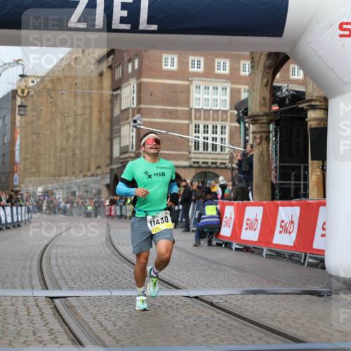 05.10.2025 - 20. swb-Marathon Bremen Yannick Fuchs http://msf.ph/oto/9236693 05.10.2025 10:38:31 Ziel 9809, 11430 meine-sportfotos.de