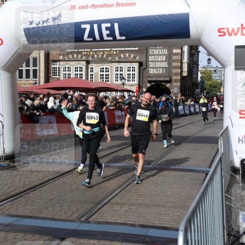 05.10.2025 - 20. swb-Marathon Bremen Yannick Fuchs http://msf.ph/oto/9236694 05.10.2025 11:05:48 Ziel 9210, 9335, 9419, 10197, 10437, 10529, 10843, 10844, 10999, 11604, 11681 meine-sportfotos.de