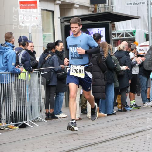 05.10.2025 - 20. swb-Marathon Bremen Strokosch-Dieckow http://msf.ph/oto/9236699 05.10.2025 10:44:54 Ziel 9202, 9290, 9396, 9885, 9963, 10091, 10431, 10447, 10634, 10822, 10898, 11346, 11362, 11403, 11488, 11715, 9202, 9290, 9396, 9885, 9963, 10091, 10431, 10447, 10634, 10822, 10898, 11346, 11362, 11403, 11488, 11715 meine-sportfotos.de