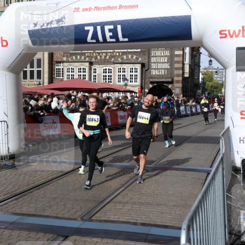 05.10.2025 - 20. swb-Marathon Bremen Yannick Fuchs http://msf.ph/oto/9236700 05.10.2025 11:05:48 Ziel 9210, 9335, 9419, 10197, 10437, 10529, 10843, 10844, 10999, 11604, 11681 meine-sportfotos.de
