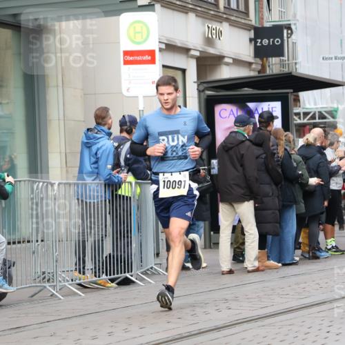 05.10.2025 - 20. swb-Marathon Bremen Strokosch-Dieckow http://msf.ph/oto/9236709 05.10.2025 10:44:54 Ziel 9202, 9290, 9396, 9885, 9963, 10091, 10431, 10447, 10634, 10822, 10898, 11346, 11362, 11403, 11488, 11715, 9202, 9290, 9396, 9885, 9963, 10091, 10431, 10447, 10634, 10822, 10898, 11346, 11362, 11403, 11488, 11715 meine-sportfotos.de