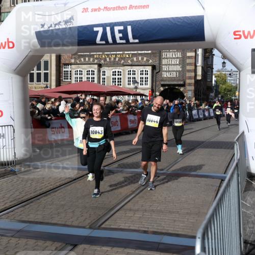 05.10.2025 - 20. swb-Marathon Bremen Yannick Fuchs http://msf.ph/oto/9236714 05.10.2025 11:05:49 Ziel 9335, 9423, 10197, 10529, 10843, 10844, 10999, 11604, 11681 meine-sportfotos.de