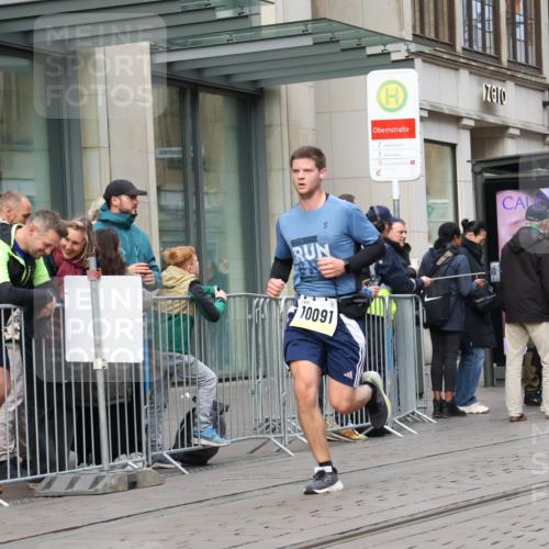 05.10.2025 - 20. swb-Marathon Bremen Strokosch-Dieckow http://msf.ph/oto/9236717 05.10.2025 10:44:54 Ziel 9202, 9290, 9396, 9885, 9963, 10091, 10431, 10447, 10634, 10822, 10898, 11346, 11362, 11403, 11488, 11715, 9202, 9290, 9396, 9885, 9963, 10091, 10431, 10447, 10634, 10822, 10898, 11346, 11362, 11403, 11488, 11715 meine-sportfotos.de