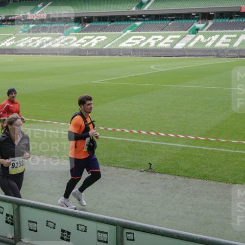 05.10.2025 - 20. swb-Marathon Bremen Michael Burmester http://msf.ph/oto/9236721 05.10.2025 10:32:30 Laufen im Stadion 7165, 7193, 8118, 8326, 8333, 9176, 9187, 9238, 9268, 9284, 9313, 9318, 9407, 9415, 9427, 9436, 9439, 9456, 9475, 9494, 9514, 9517, 9548, 9621, 9650, 9701, 9754, 9776, 9807, 9830, 9834, 9868, 9939, 9956, 9957, 9985, 10007, 10019, 10038, 10046, 10057, 10064, 10075, 10097, 10128, 10174, 10215, 10242, 10262, 10308, 10309, 10326, 10327, 10349, 10369, 10385, 10388, 10416, 10436, 10460, 10468, 10487, 10616, 10662, 10785, 9506, 9903, 10014, 10020, 10719 meine-sportfotos.de