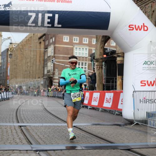 05.10.2025 - 20. swb-Marathon Bremen Yannick Fuchs http://msf.ph/oto/9236724 05.10.2025 10:38:31 Ziel 9809, 11430 meine-sportfotos.de
