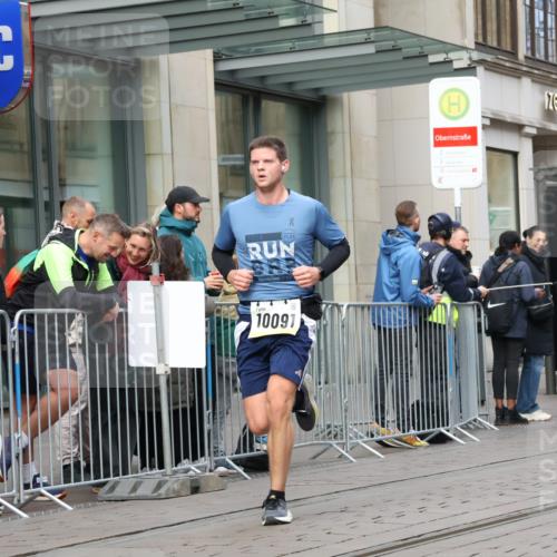 05.10.2025 - 20. swb-Marathon Bremen Strokosch-Dieckow http://msf.ph/oto/9236725 05.10.2025 10:44:55 Ziel 9202, 9290, 9396, 9885, 9963, 10091, 10431, 10447, 10634, 10822, 10898, 11346, 11403, 11488, 11715, 9202, 9290, 9396, 9885, 9963, 10091, 10431, 10447, 10634, 10822, 10898, 11346, 11403, 11488, 11715 meine-sportfotos.de