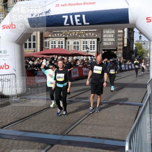05.10.2025 - 20. swb-Marathon Bremen Yannick Fuchs http://msf.ph/oto/9236726 05.10.2025 11:05:49 Ziel 9335, 9423, 10197, 10529, 10843, 10844, 10999, 11604, 11681 meine-sportfotos.de