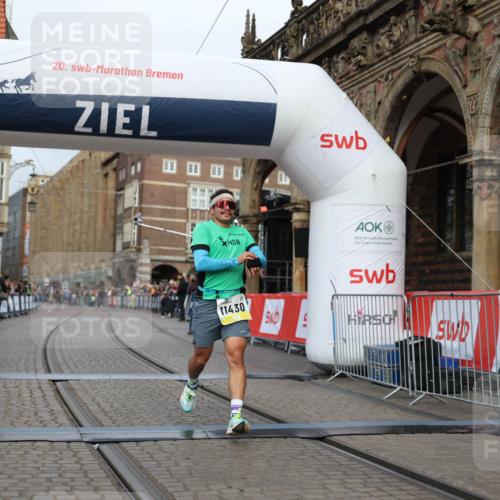 05.10.2025 - 20. swb-Marathon Bremen Yannick Fuchs http://msf.ph/oto/9236740 05.10.2025 10:38:31 Ziel 9809, 11430 meine-sportfotos.de