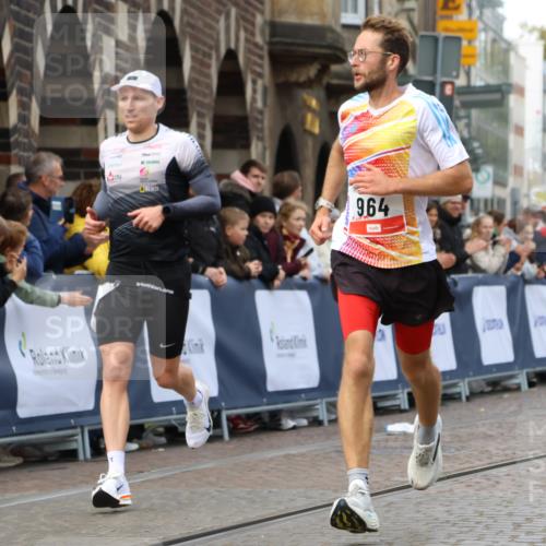 05.10.2025 - 20. swb-Marathon Bremen Strokosch-Dieckow http://msf.ph/oto/9236741 05.10.2025 12:39:58 Ziel 964, 1528 meine-sportfotos.de