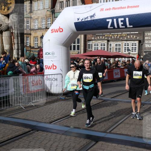 05.10.2025 - 20. swb-Marathon Bremen Yannick Fuchs http://msf.ph/oto/9236743 05.10.2025 11:05:49 Ziel 9335, 9423, 10197, 10529, 10843, 10844, 10999, 11604, 11681 meine-sportfotos.de
