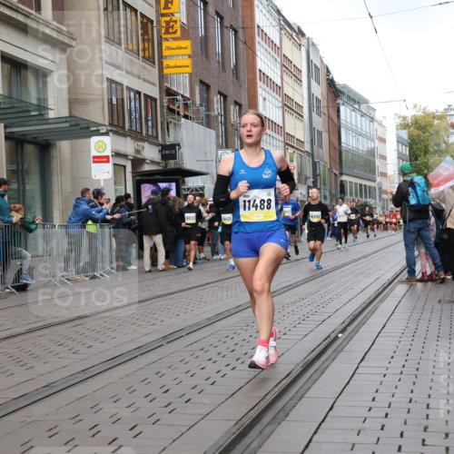 05.10.2025 - 20. swb-Marathon Bremen Strokosch-Dieckow http://msf.ph/oto/9236753 05.10.2025 10:44:57 Ziel 9290, 9396, 9885, 9963, 10091, 10431, 10447, 10634, 10822, 10898, 11346, 11403, 11488, 11585, 11715, 9290, 9396, 9885, 9963, 10091, 10431, 10447, 10634, 10822, 10898, 11346, 11403, 11488, 11585, 11715 meine-sportfotos.de