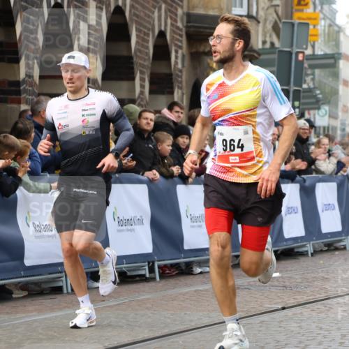 05.10.2025 - 20. swb-Marathon Bremen Strokosch-Dieckow http://msf.ph/oto/9236788 05.10.2025 12:39:58 Ziel 964, 1528 meine-sportfotos.de