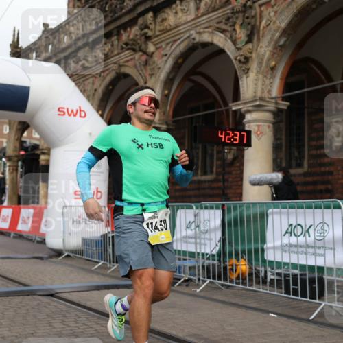 05.10.2025 - 20. swb-Marathon Bremen Yannick Fuchs http://msf.ph/oto/9236790 05.10.2025 10:38:33 Ziel 9809, 11430 meine-sportfotos.de