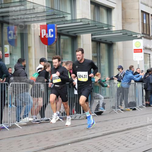 05.10.2025 - 20. swb-Marathon Bremen Strokosch-Dieckow http://msf.ph/oto/9236792 05.10.2025 10:45:00 Ziel 9290, 9396, 9885, 9963, 10091, 10431, 10447, 10634, 10822, 10898, 11346, 11403, 11488, 11585, 9290, 9396, 9885, 9963, 10091, 10431, 10447, 10634, 10822, 10898, 11346, 11403, 11488, 11585 meine-sportfotos.de