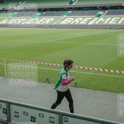 05.10.2025 - 20. swb-Marathon Bremen Michael Burmester http://msf.ph/oto/9236793 05.10.2025 10:32:35 Laufen im Stadion 7165, 8118, 8326, 8333, 9176, 9187, 9238, 9268, 9284, 9295, 9313, 9318, 9392, 9407, 9427, 9436, 9439, 9456, 9461, 9464, 9475, 9494, 9514, 9517, 9548, 9621, 9650, 9701, 9754, 9776, 9807, 9830, 9834, 9856, 9868, 9918, 9939, 9956, 9957, 9985, 10007, 10019, 10034, 10038, 10046, 10064, 10075, 10097, 10128, 10174, 10215, 10242, 10262, 10308, 10309, 10326, 10327, 10349, 10369, 10385, 10388, 10416, 10436, 10460, 10468, 10487, 10616, 10662, 10785, 9903, 10014, 10020, 10719 meine-sportfotos.de