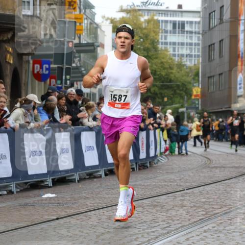 05.10.2025 - 20. swb-Marathon Bremen Strokosch-Dieckow http://msf.ph/oto/9236813 05.10.2025 12:39:59 Ziel 964, 1528 meine-sportfotos.de