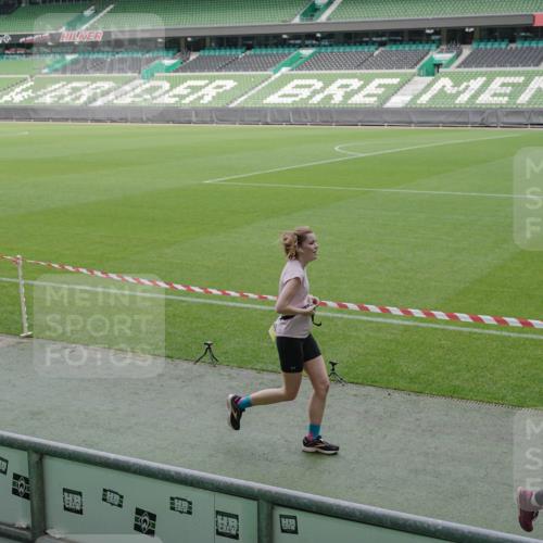 05.10.2025 - 20. swb-Marathon Bremen Michael Burmester http://msf.ph/oto/9236827 05.10.2025 10:32:39 Laufen im Stadion 7165, 8118, 8326, 8333, 9176, 9187, 9195, 9197, 9238, 9268, 9284, 9295, 9313, 9318, 9392, 9402, 9407, 9427, 9436, 9439, 9456, 9461, 9464, 9475, 9492, 9494, 9514, 9517, 9548, 9574, 9621, 9650, 9701, 9754, 9776, 9830, 9834, 9856, 9868, 9918, 9933, 9939, 9950, 9956, 9957, 9985, 10007, 10034, 10038, 10046, 10064, 10075, 10097, 10128, 10174, 10215, 10242, 10262, 10308, 10309, 10326, 10327, 10349, 10385, 10388, 10402, 10416, 10436, 10460, 10487, 10785, 10719 meine-sportfotos.de
