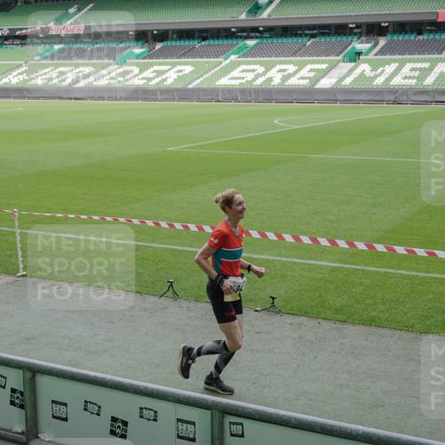 05.10.2025 - 20. swb-Marathon Bremen Michael Burmester http://msf.ph/oto/9236848 05.10.2025 10:32:40 Laufen im Stadion 7165, 8118, 8326, 8333, 9176, 9187, 9195, 9197, 9238, 9268, 9284, 9295, 9313, 9318, 9367, 9392, 9402, 9407, 9427, 9436, 9439, 9456, 9461, 9464, 9475, 9492, 9494, 9514, 9517, 9548, 9574, 9621, 9650, 9701, 9754, 9776, 9830, 9834, 9856, 9868, 9900, 9918, 9933, 9939, 9950, 9956, 9957, 9985, 10007, 10034, 10038, 10042, 10046, 10064, 10075, 10097, 10128, 10174, 10215, 10242, 10262, 10308, 10309, 10326, 10349, 10385, 10388, 10402, 10416, 10436, 10460, 10487, 10719 meine-sportfotos.de