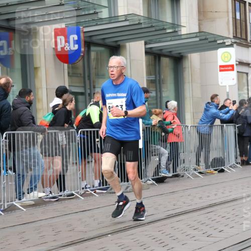 05.10.2025 - 20. swb-Marathon Bremen Strokosch-Dieckow http://msf.ph/oto/9236860 05.10.2025 10:45:03 Ziel 9250, 9290, 9396, 9885, 9963, 10431, 10447, 10634, 10682, 10822, 10898, 11346, 11403, 11488, 11585, 9250, 9290, 9396, 9885, 9963, 10431, 10447, 10634, 10682, 10822, 10898, 11346, 11403, 11488, 11585 meine-sportfotos.de