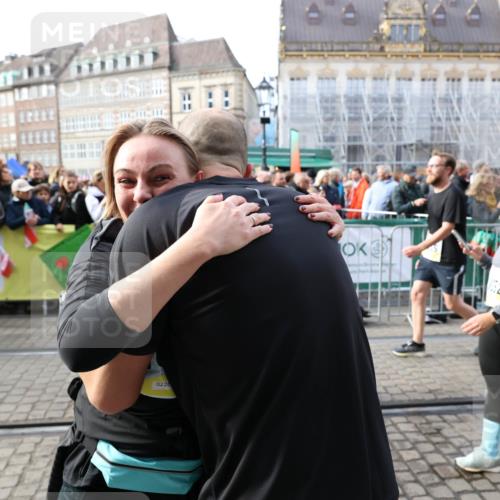05.10.2025 - 20. swb-Marathon Bremen Yannick Fuchs http://msf.ph/oto/9236864 05.10.2025 11:05:55 Ziel 7777, 9335, 9423, 9907, 10197, 10529, 10619, 10769, 11455, 11604 meine-sportfotos.de