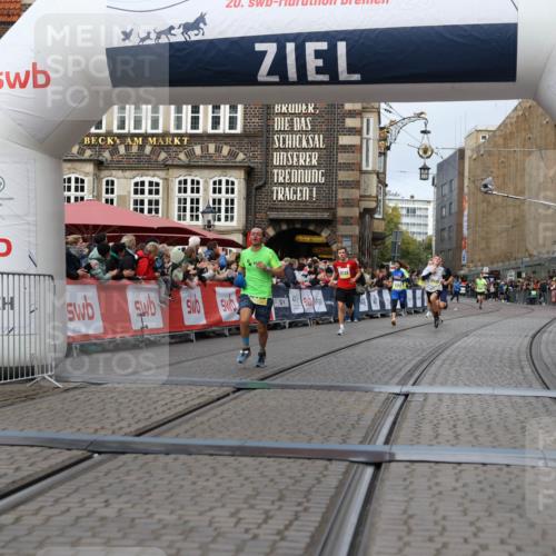 05.10.2025 - 20. swb-Marathon Bremen Yannick Fuchs http://msf.ph/oto/9236873 05.10.2025 10:38:50 Ziel 9341, 10409, 10862, 11132 meine-sportfotos.de