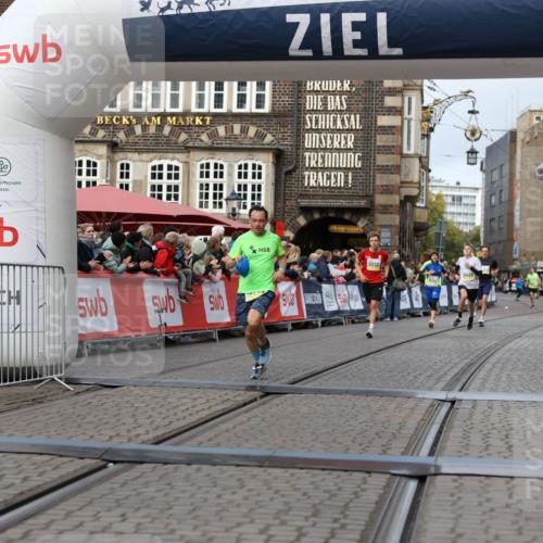 05.10.2025 - 20. swb-Marathon Bremen Yannick Fuchs http://msf.ph/oto/9236887 05.10.2025 10:38:50 Ziel 9341, 10409, 10862, 11132 meine-sportfotos.de