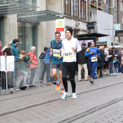 05.10.2025 - 20. swb-Marathon Bremen Strokosch-Dieckow http://msf.ph/oto/9236888 05.10.2025 10:45:04 Ziel 9250, 9290, 9396, 9885, 9963, 10053, 10431, 10447, 10634, 10682, 10822, 10898, 11346, 11403, 11488, 11585, 9250, 9290, 9396, 9885, 9963, 10053, 10431, 10447, 10634, 10682, 10822, 10898, 11346, 11403, 11488, 11585 meine-sportfotos.de