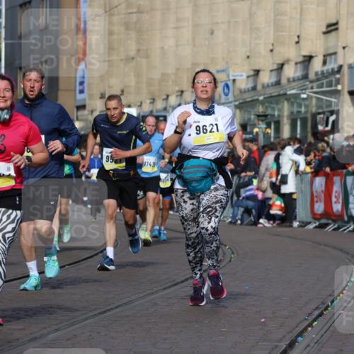 05.10.2025 - 20. swb-Marathon Bremen Strokosch-Dieckow http://msf.ph/oto/9236933 05.10.2025 10:55:44 Ziel 9197, 9521, 9621, 9882, 10088, 10253, 10287, 10323, 10385, 10653, 10800, 10909, 11052, 11081, 11249, 11586, 11624 meine-sportfotos.de