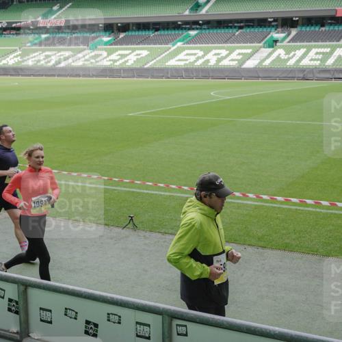 05.10.2025 - 20. swb-Marathon Bremen Michael Burmester http://msf.ph/oto/9236942 05.10.2025 10:32:46 Laufen im Stadion 7165, 8118, 8326, 8333, 9176, 9187, 9195, 9197, 9238, 9268, 9284, 9295, 9313, 9318, 9367, 9392, 9402, 9407, 9427, 9436, 9439, 9456, 9461, 9464, 9475, 9492, 9494, 9514, 9517, 9548, 9570, 9574, 9621, 9650, 9701, 9703, 9754, 9776, 9830, 9834, 9856, 9868, 9900, 9918, 9933, 9939, 9950, 9956, 9957, 9985, 10007, 10034, 10042, 10046, 10075, 10097, 10128, 10174, 10215, 10234, 10253, 10262, 10308, 10309, 10326, 10349, 10385, 10388, 10402, 10416, 10436, 10460, 10475, 10487 meine-sportfotos.de