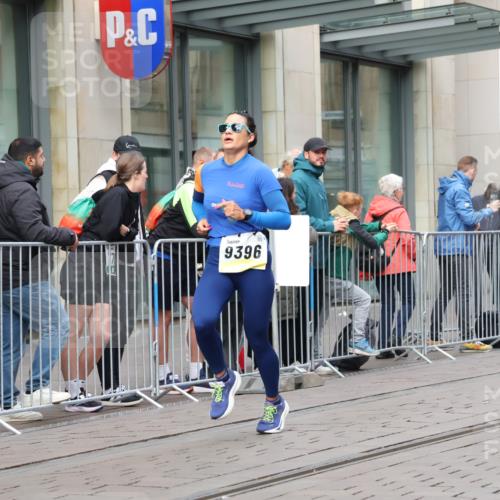 05.10.2025 - 20. swb-Marathon Bremen Strokosch-Dieckow http://msf.ph/oto/9236947 05.10.2025 10:45:06 Ziel 9222, 9250, 9290, 9396, 9885, 9963, 10053, 10431, 10447, 10634, 10682, 10898, 11346, 11403, 11488, 11585, 9222, 9250, 9290, 9396, 9885, 9963, 10053, 10431, 10447, 10634, 10682, 10898, 11346, 11403, 11488, 11585 meine-sportfotos.de