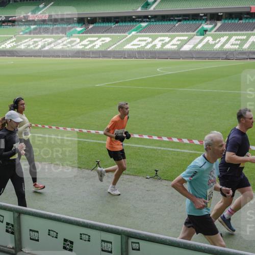 05.10.2025 - 20. swb-Marathon Bremen Michael Burmester http://msf.ph/oto/9236972 05.10.2025 10:32:47 Laufen im Stadion 7165, 8326, 8333, 9176, 9187, 9195, 9197, 9238, 9260, 9268, 9284, 9295, 9313, 9318, 9367, 9392, 9402, 9407, 9427, 9436, 9439, 9456, 9461, 9464, 9475, 9492, 9494, 9514, 9517, 9548, 9570, 9574, 9621, 9650, 9701, 9703, 9754, 9776, 9830, 9834, 9856, 9868, 9900, 9918, 9933, 9939, 9950, 9956, 9957, 9985, 10007, 10034, 10042, 10046, 10097, 10128, 10174, 10215, 10234, 10253, 10262, 10308, 10309, 10326, 10349, 10385, 10388, 10394, 10402, 10416, 10436, 10460, 10475, 10487 meine-sportfotos.de