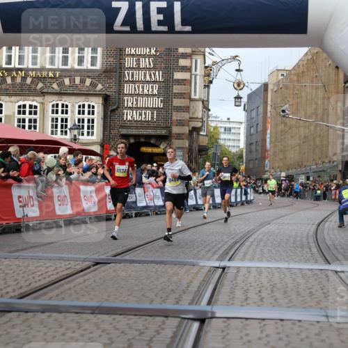 05.10.2025 - 20. swb-Marathon Bremen Yannick Fuchs http://msf.ph/oto/9236984 05.10.2025 10:38:51 Ziel 9341, 10409, 10517, 10862, 11132 meine-sportfotos.de