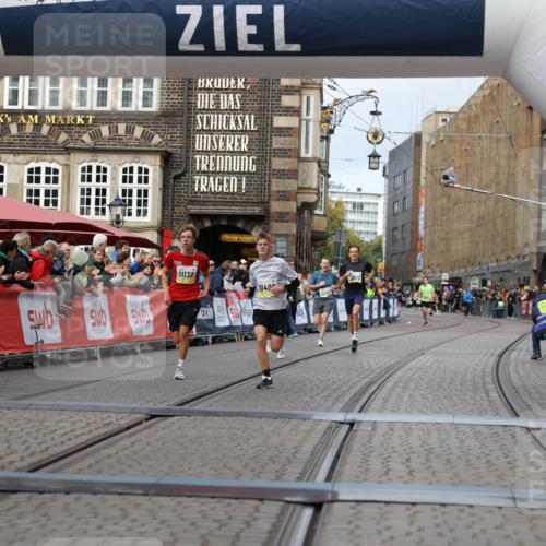 05.10.2025 - 20. swb-Marathon Bremen Yannick Fuchs http://msf.ph/oto/9236990 05.10.2025 10:38:51 Ziel 9341, 10409, 10517, 10862, 11132 meine-sportfotos.de