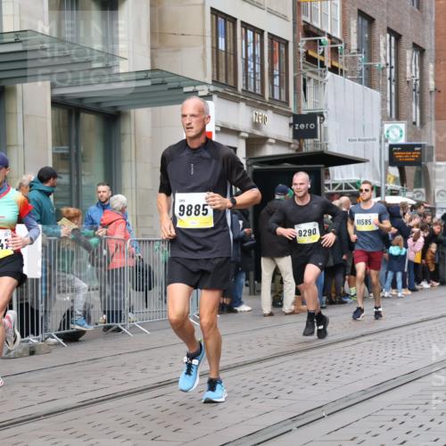 05.10.2025 - 20. swb-Marathon Bremen Strokosch-Dieckow http://msf.ph/oto/9236994 05.10.2025 10:45:09 Ziel 8000, 9200, 9222, 9250, 9290, 9396, 9709, 9885, 9963, 10053, 10447, 10634, 10639, 10682, 10898, 11346, 11403, 11585, 11678, 11745, 8000, 9200, 9222, 9250, 9290, 9396, 9709, 9885, 9963, 10053, 10447, 10634, 10639, 10682, 10898, 11346, 11403, 11585, 11678, 11745 meine-sportfotos.de